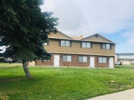 1413 W 1650 N in Layton, UT - Building Photo