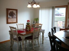 1420 Sharloh LP in Bismarck, ND - Building Photo - Building Photo