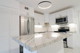 412 Pacific St-Unit -C in Houston, TX - Foto de edificio - Building Photo