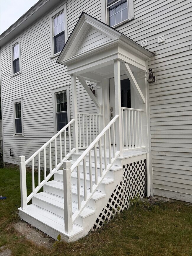 526 Canaan St in Canaan, NH - Building Photo - Building Photo