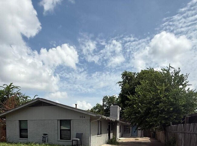 304 John N Garner Cir in Austin, TX - Building Photo - Building Photo