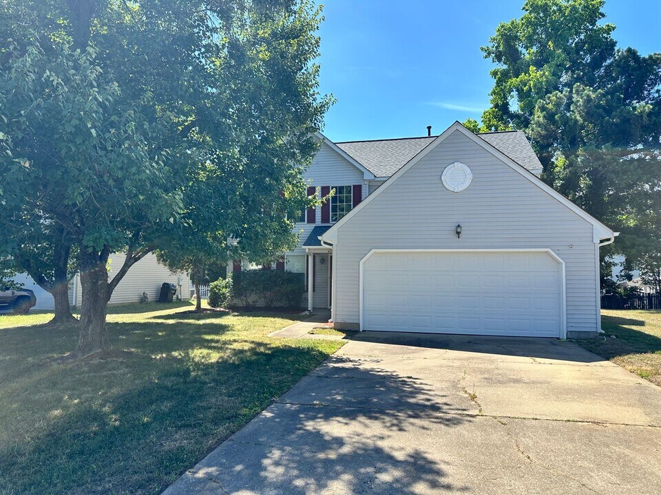 4005 Cedarwood Ln in Williamsburg, VA - Building Photo