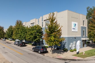 Irish Row in South Bend, IN - Foto de edificio - Building Photo