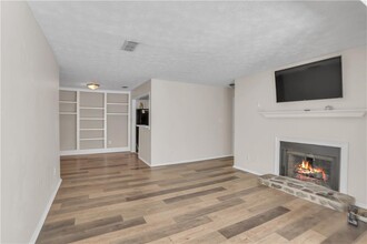 1408 Country Park Dr in Smyrna, GA - Foto de edificio - Building Photo