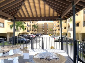 5249 NW 7th St, Unit 117 in Miami, FL - Building Photo - Building Photo