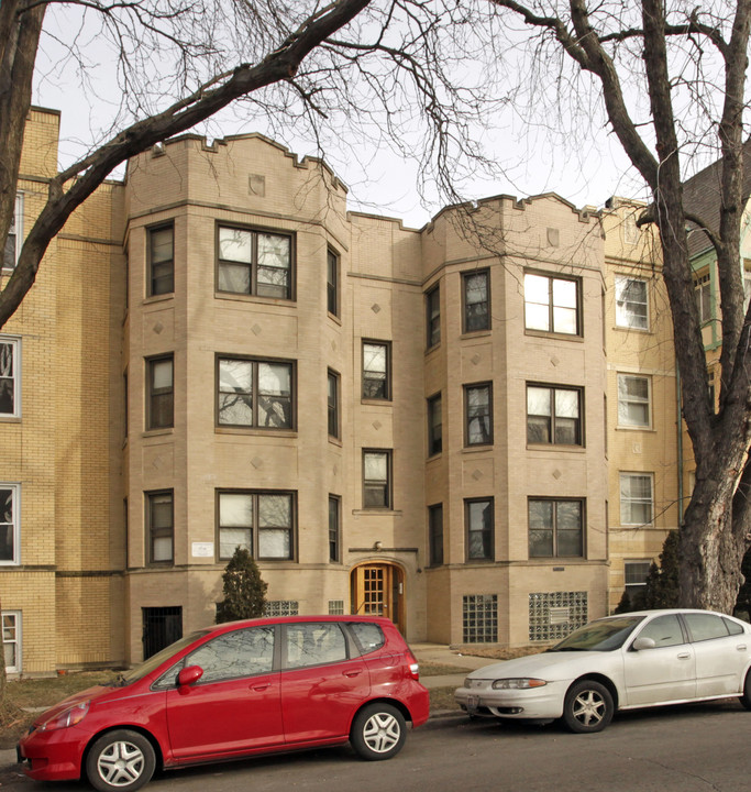 2208-2210 W Granville Ave in Chicago, IL - Foto de edificio