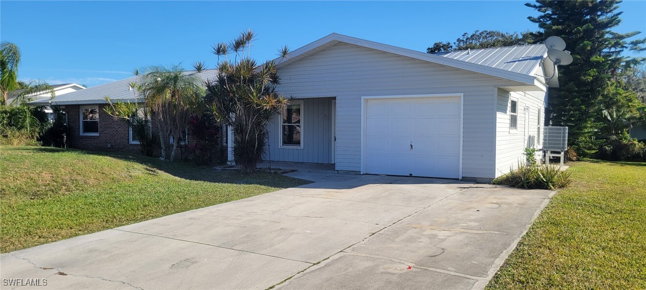 14925 Wise Way in Ft. Myers, FL - Building Photo