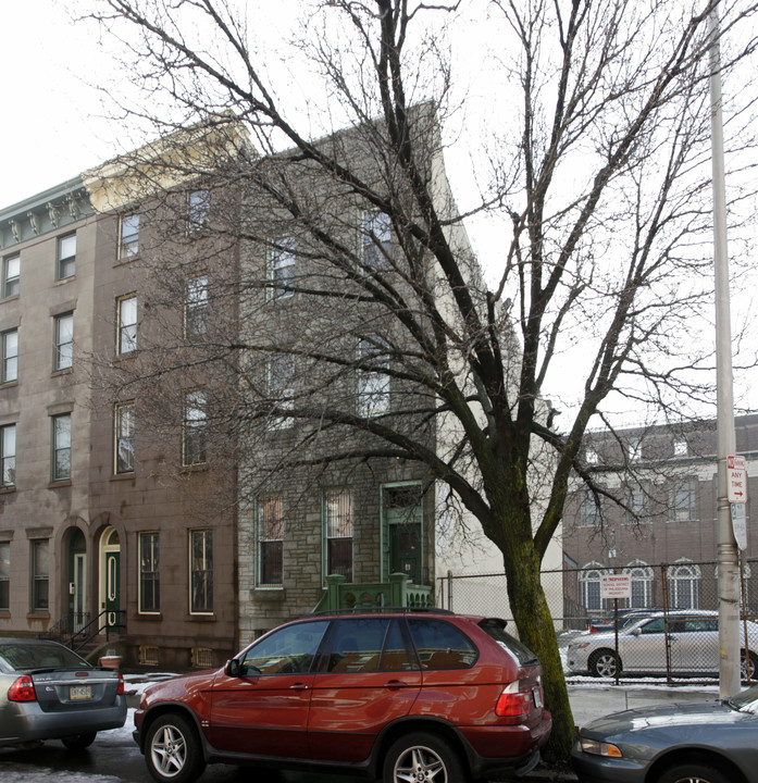1628 Green St in Philadelphia, PA - Building Photo