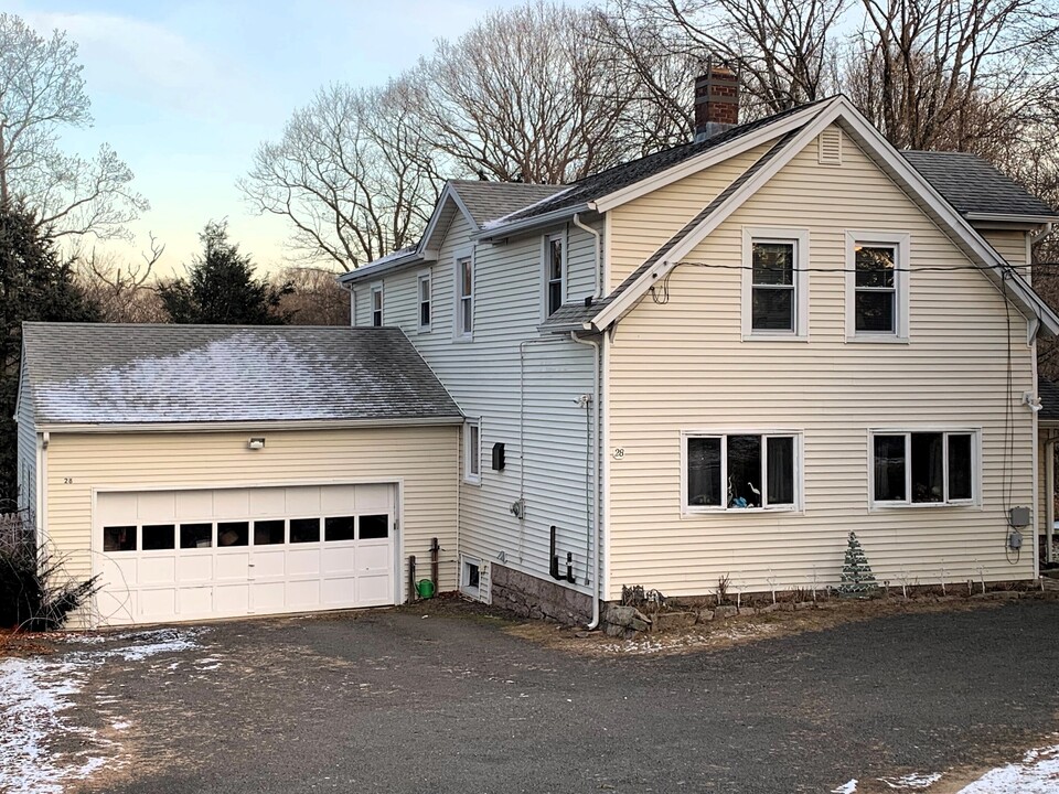 28 Bowhay Hill Rd in Branford, CT - Building Photo