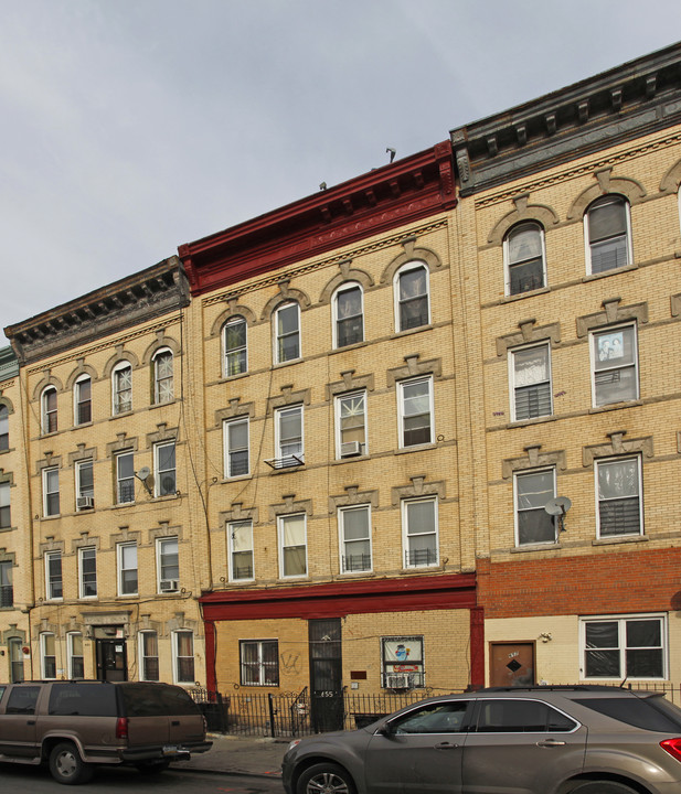 655 Knickerbocker Ave in Brooklyn, NY - Building Photo