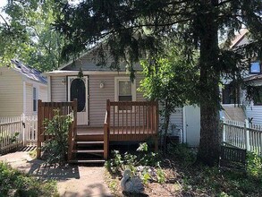 725 Warner Ave in Lemont, IL - Foto de edificio - Building Photo