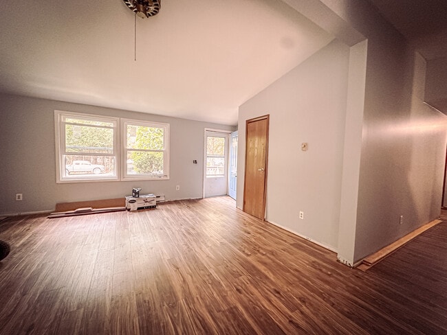 7133 Susquehanna Dr in Tobyhanna, PA - Foto de edificio - Building Photo