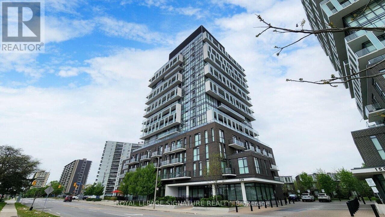 128 Fairview Mall Dr in Toronto, ON - Building Photo