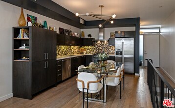 751 N Fairfax Ave in Los Angeles, CA - Building Photo - Building Photo