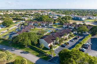 Vallhala Village in Boca Raton, FL - Foto de edificio - Building Photo