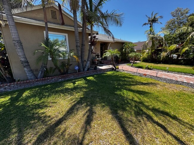 7246 Shady Oak Dr in Downey, CA - Building Photo - Building Photo