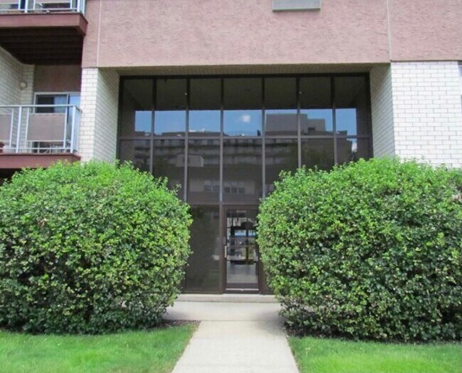 111 River Rd Rentals in Edgewater, NJ