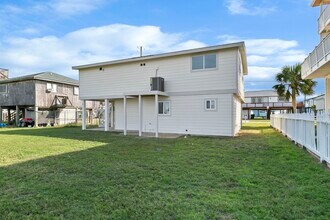 13014 John Reynolds Rd in Galveston, TX - Building Photo - Building Photo