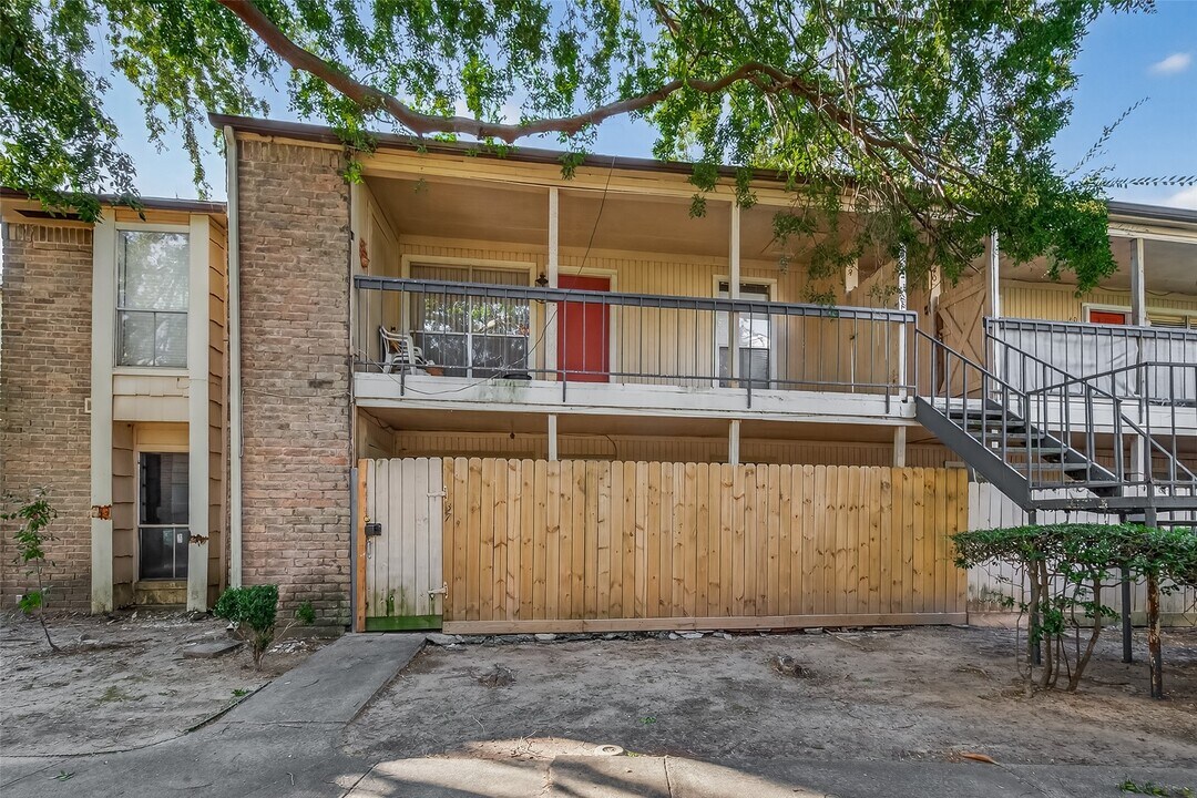 8201 Richmond Ave. in Houston, TX - Building Photo