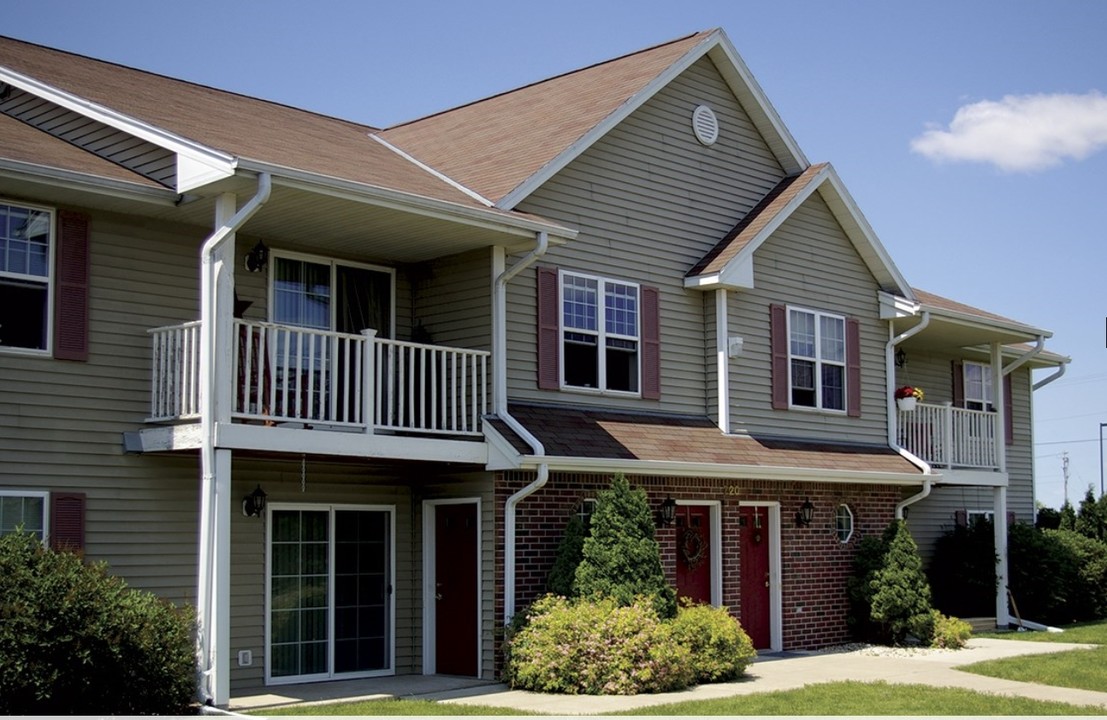 Meadowbrook Apartments in Waterloo, WI - Foto de edificio