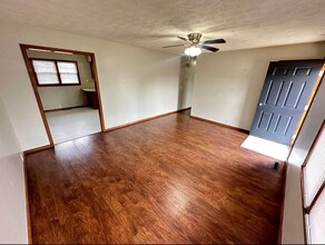 213 E Halsey St in Republic, MO - Building Photo - Building Photo