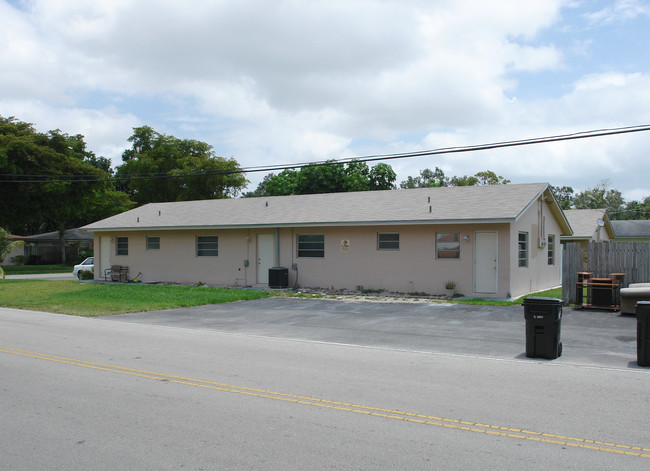 1840-1850 SW 24th St in Fort Lauderdale, FL - Building Photo - Building Photo