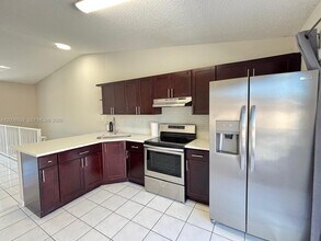 6891 W 36th Ave in Hialeah, FL - Building Photo - Building Photo
