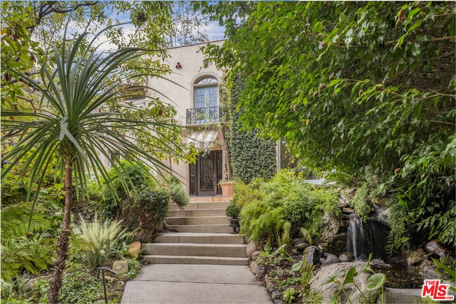 175 W Channel Rd in Santa Monica, CA - Building Photo - Building Photo