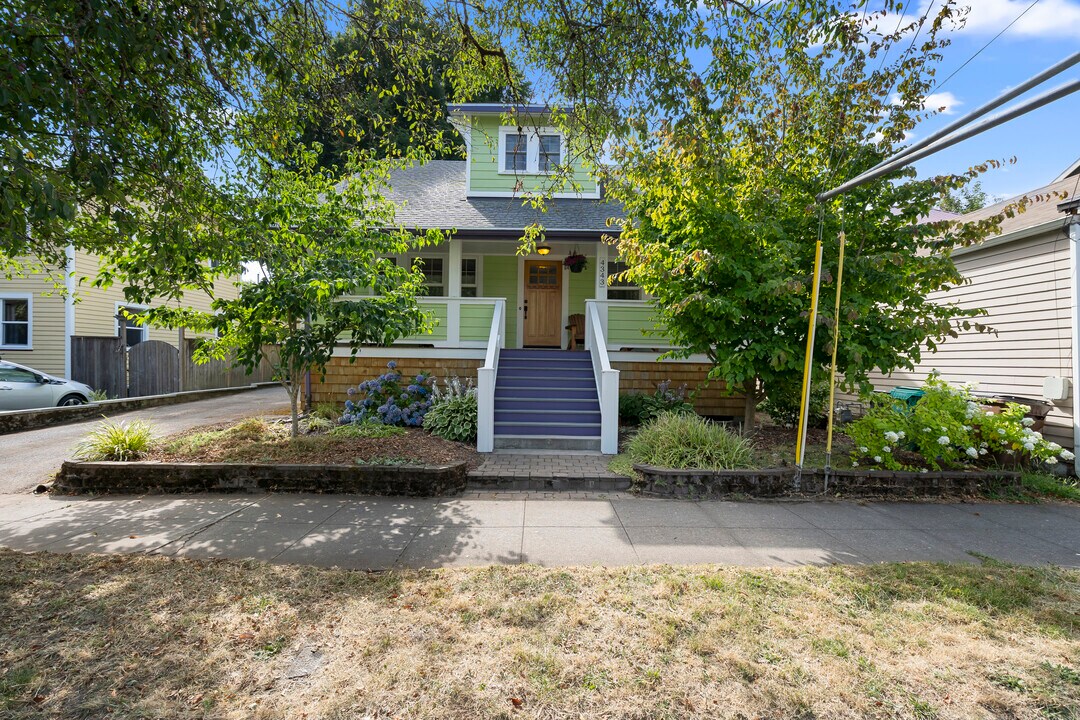 4343 SE 37th Ave in Portland, OR - Building Photo