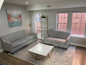 2215 N Bissell St-Unit -2C in Chicago, IL - Building Photo - Building Photo