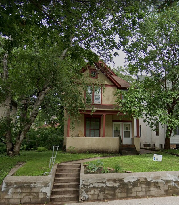 2639 NE Taylor St in Minneapolis, MN - Building Photo