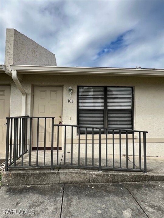 4964 Vincennes St in Cape Coral, FL - Building Photo