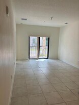 8301 NW 41st St, Unit B-107 in Doral, FL - Foto de edificio - Building Photo