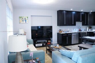 4725 SW 109th Terrace in Davie, FL - Foto de edificio - Building Photo