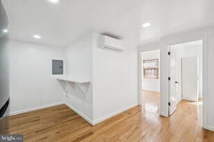 1223 Spruce St in Philadelphia, PA - Building Photo