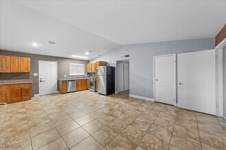 6440 Bugbee Ave in Las Vegas, NV - Building Photo - Building Photo