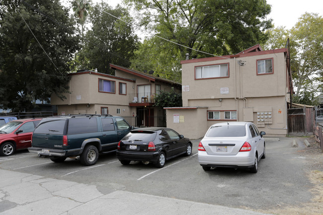 Villa Apartments in Sacramento, CA - Building Photo - Building Photo