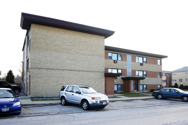 2301 S 17th Ave in North Riverside, IL - Building Photo - Building Photo