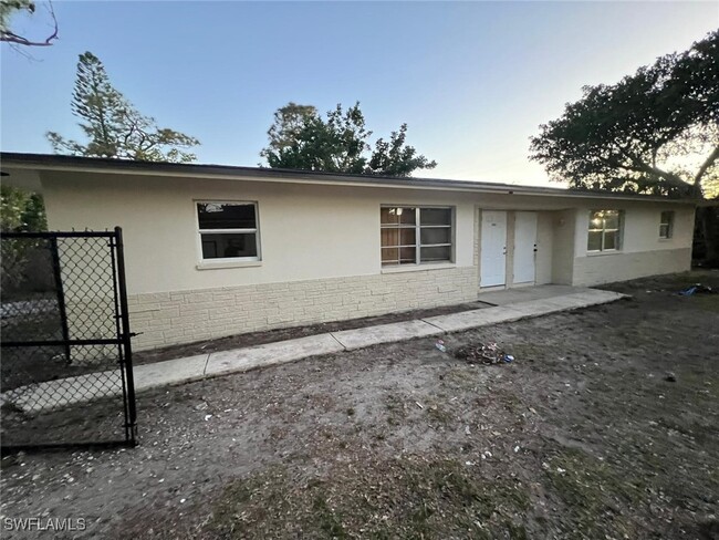 5508-5514-5514 Eighth Ave in Ft. Myers, FL - Building Photo - Building Photo
