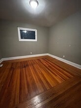 143 Christina St S in Sarnia, ON - Building Photo - Building Photo