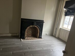 249 E PHILADELPHIA ST in York, PA - Foto de edificio - Building Photo