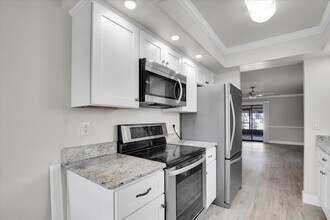 7360 Ulmerton Rd, Unit 17D in Largo, FL - Foto de edificio - Building Photo
