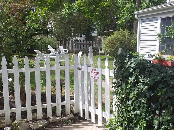 1 Pottersville Rd in Little Compton, RI - Building Photo - Building Photo
