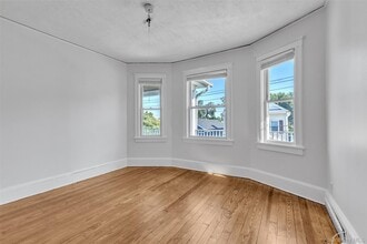 28 W Elizabeth St in Tarrytown, NY - Foto de edificio - Building Photo