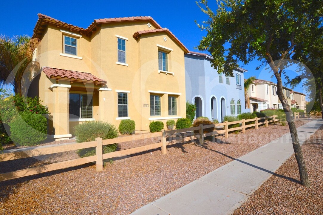 4451 E Remington Dr in Gilbert, AZ - Building Photo
