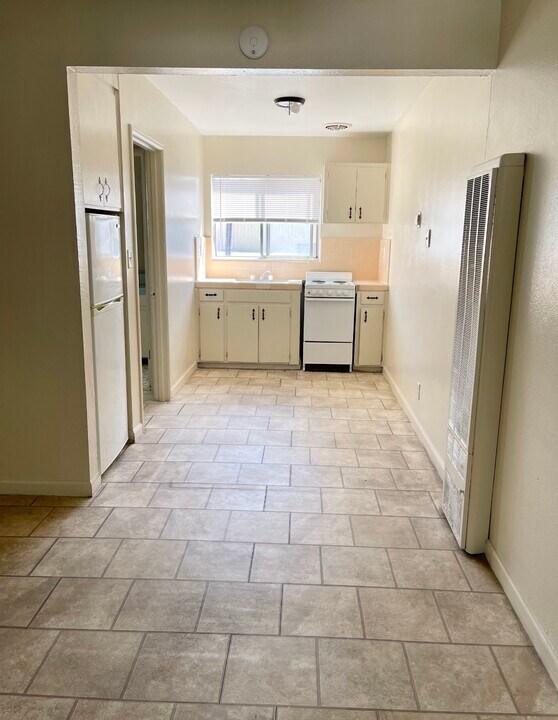 132 W 18th St in Merced, CA - Building Photo