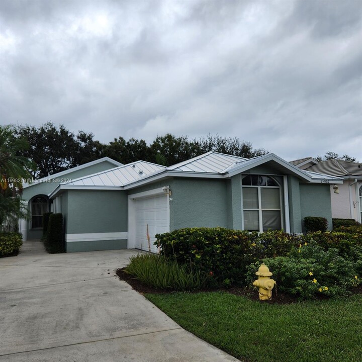 3406 SW Coco Palm Dr in Palm City, FL - Building Photo