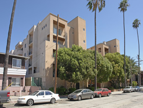 La Ventana Apartments in Los Angeles, CA - Foto de edificio - Building Photo