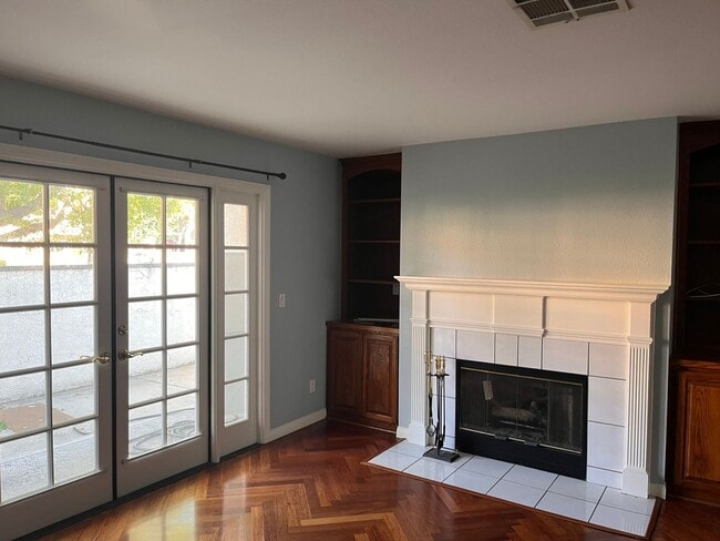 1002 Vía Zapata in Riverside, CA - Building Photo - Building Photo