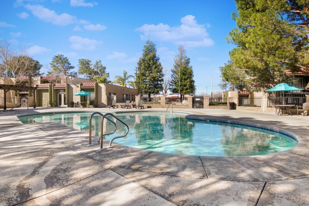 The Fountains at Palmdale in Palmdale, CA - Foto de edificio